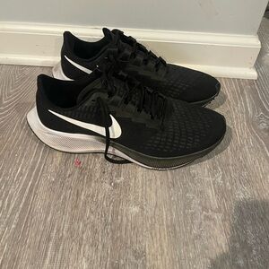Nike Men’s Air Zoom Pegasus 37 Size 9.5